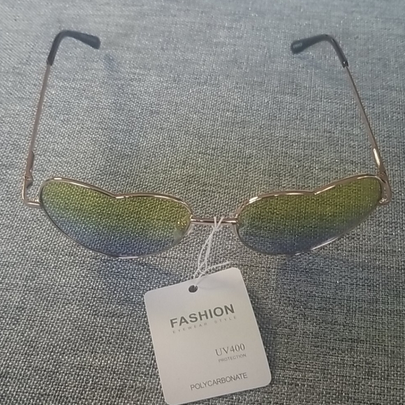 NEW-Heart shaped Ocean Lens Sunglasses - Picture 2 of 3